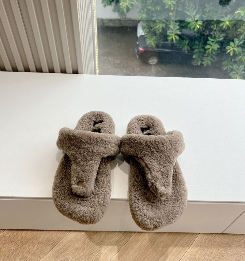 l*ew* slippers